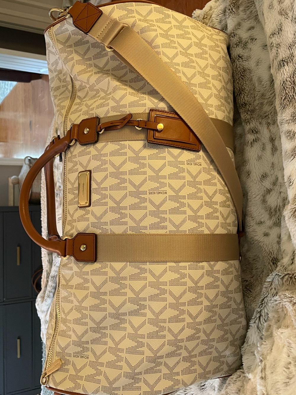 NWT! Michael Kors Jet Set Travel Cream and Tan MK Logo Double Pocket Duffel/Tote - Picture 3 of 11